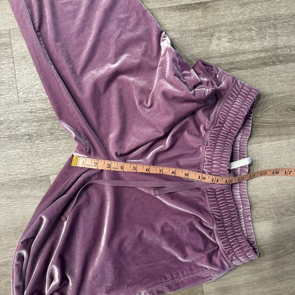 Fabletics purple velvet joggers size medium - Picture 7 of 8